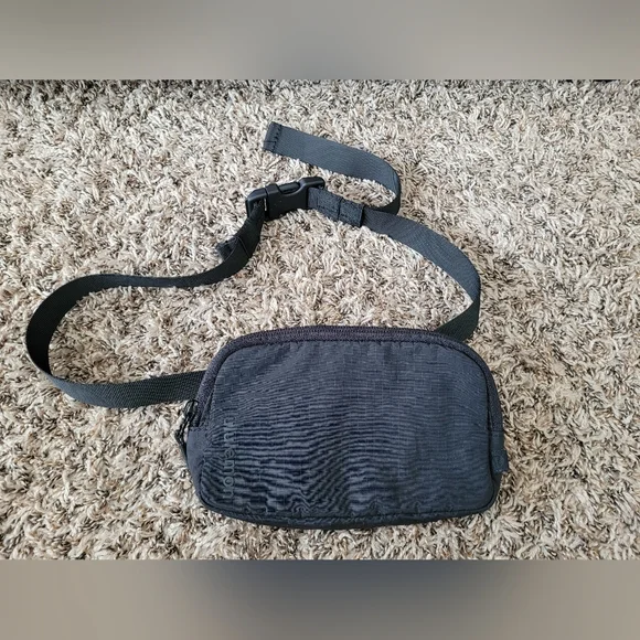 LULULEMON Mini Belt Bag - Picture 4 of 7
